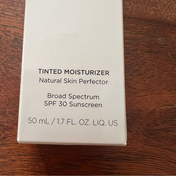 Laura Mercier Tinted Moisturizer Natural Skin Perfector SPF 30 (color: ganache) - Picture 2 of 9